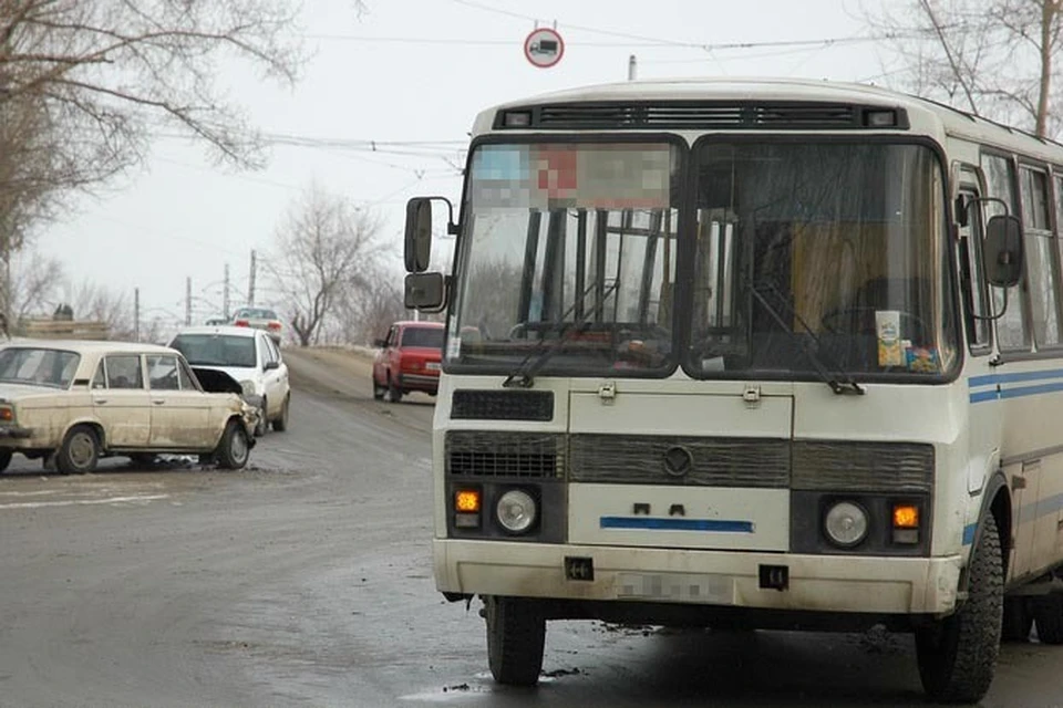 Автобус усть сосново топки. Маршрутки Кемерово. 526 Автобус Кемерово Усть Сосново. Т61 автобус. Льготники в автобусе.