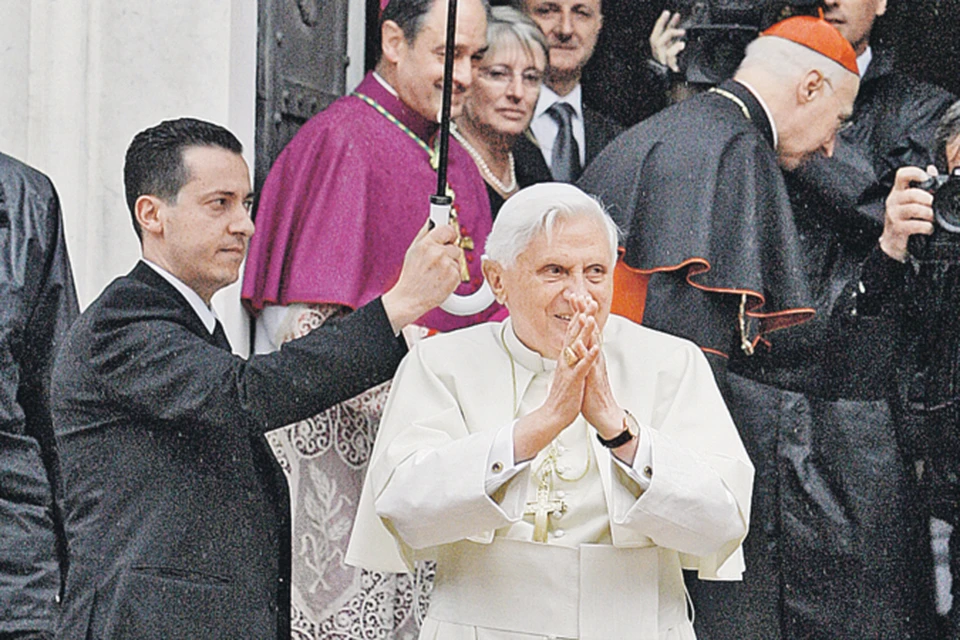 Папу Бенедикта XVI предал самый близкий из его приближенных.
