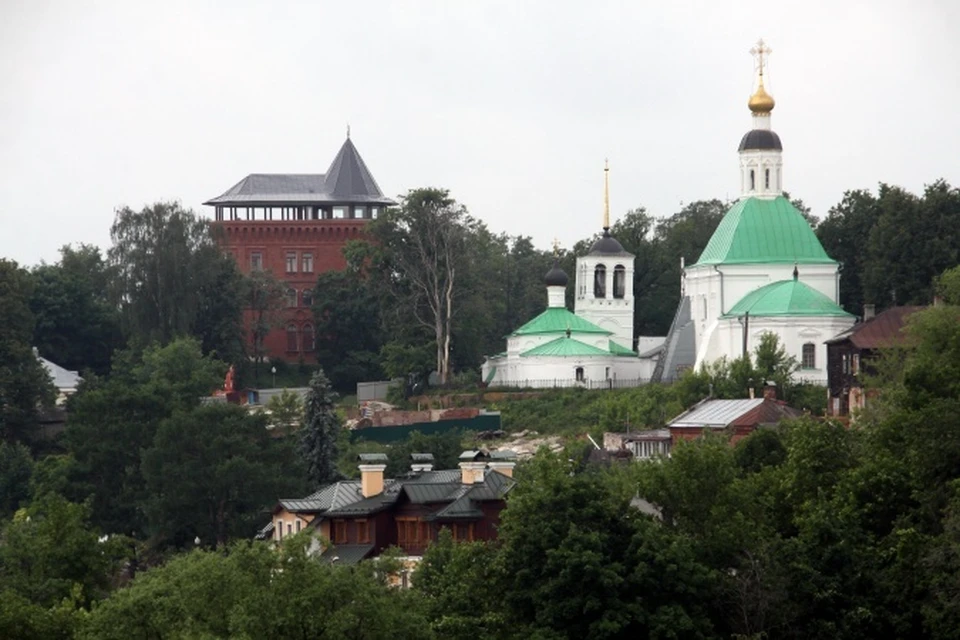 Шум вокруг Спасского холма начался около года назад.