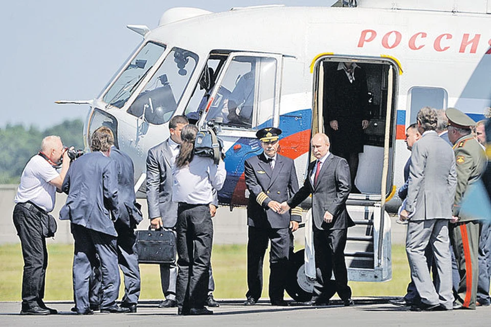 На авиабазу в Кореновск Владимир Путин прилетел на вертолете.