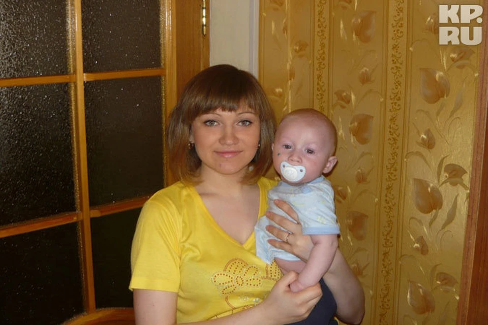 Сестра погибшей Насти Елена Власова вышла замуж и родила ребенка, но ту историю не забыла.