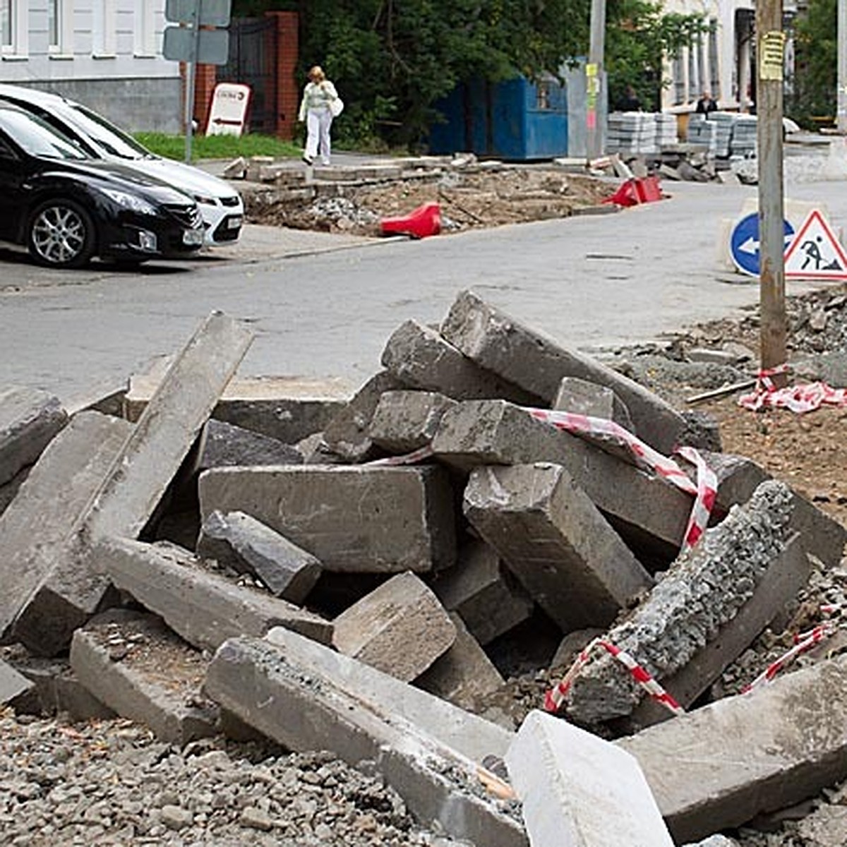 Где в Екатеринбурге по жалобам читателей «КП» отремонтируют дороги и  приберут во дворах - KP.RU