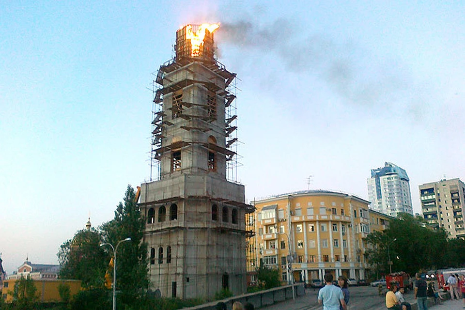 Пожар на строящейся колокольне в Самаре случился 14 июня.