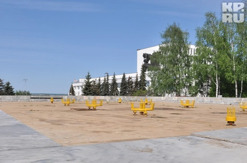 На Центральной площади Ижевска снесут два фонтана и установят стеклянный павильон.