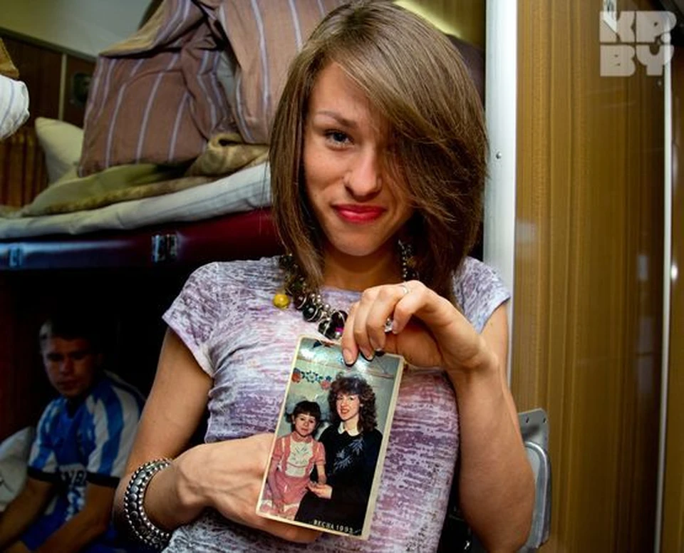 Солистка Катя везет свой талисман - фотографию, где она с мамой.