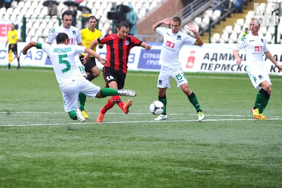 Никита Бурмистров в этот момент забивает самый красивый гол матча.