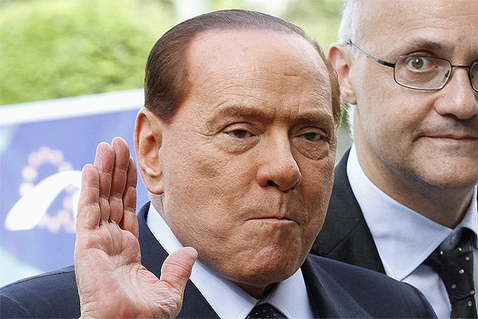 Сильвио Берлускони вывихнул плечо и повредил запястье