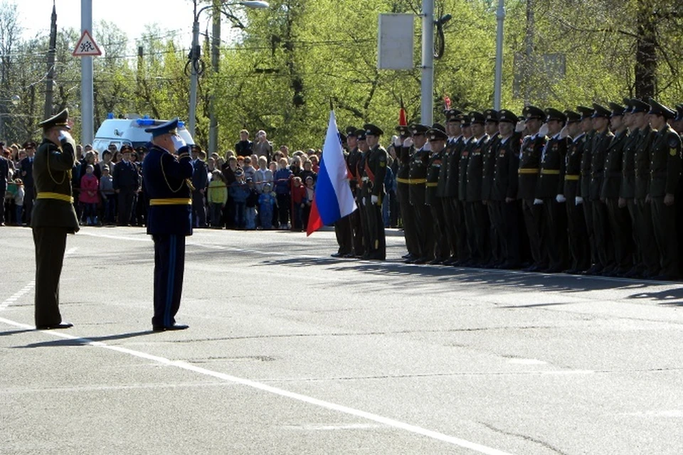 9 мая офицеры академии в последний раз прошли парадным строем перед горожанами