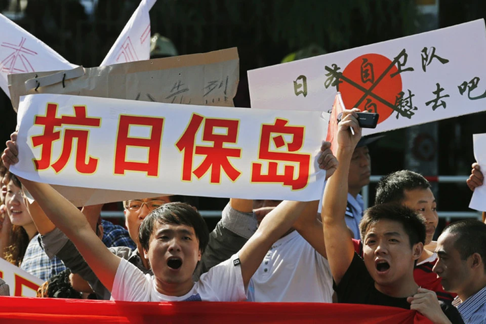 Антияпонские выступления в Поднебесной заставляют японцев временно закрывать фабрики, заводы и магазины