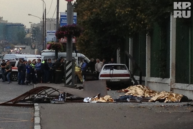 Пьяный водитель влетел прямо в остановку