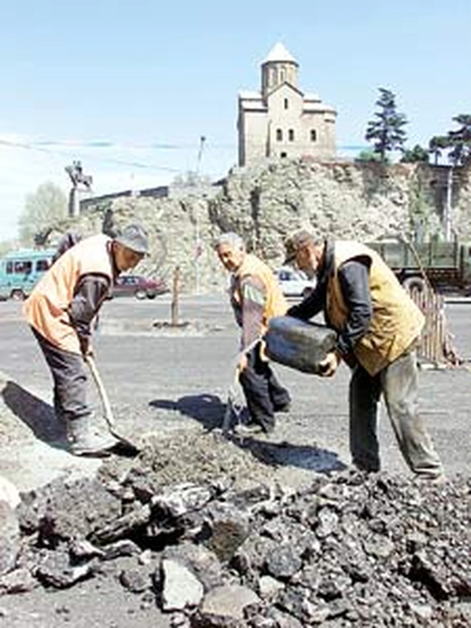 Если эти ямы не зарыть, Буш по Тбилиси не проедет.