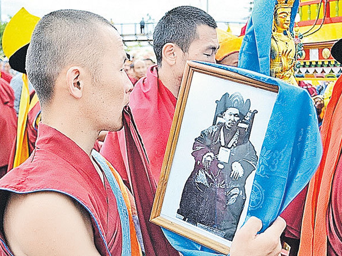 Обряд смены прически тибетскими девушками при достижении совершеннолетия