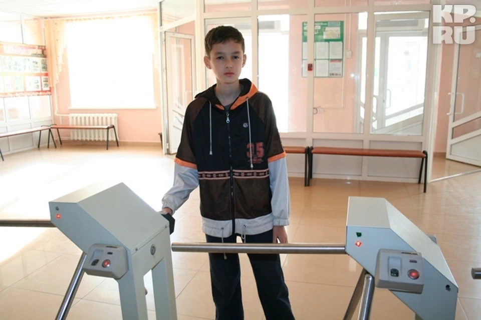 В 25 уфимских школах и садиках стоят турникеты - посторонние пройти не смогут