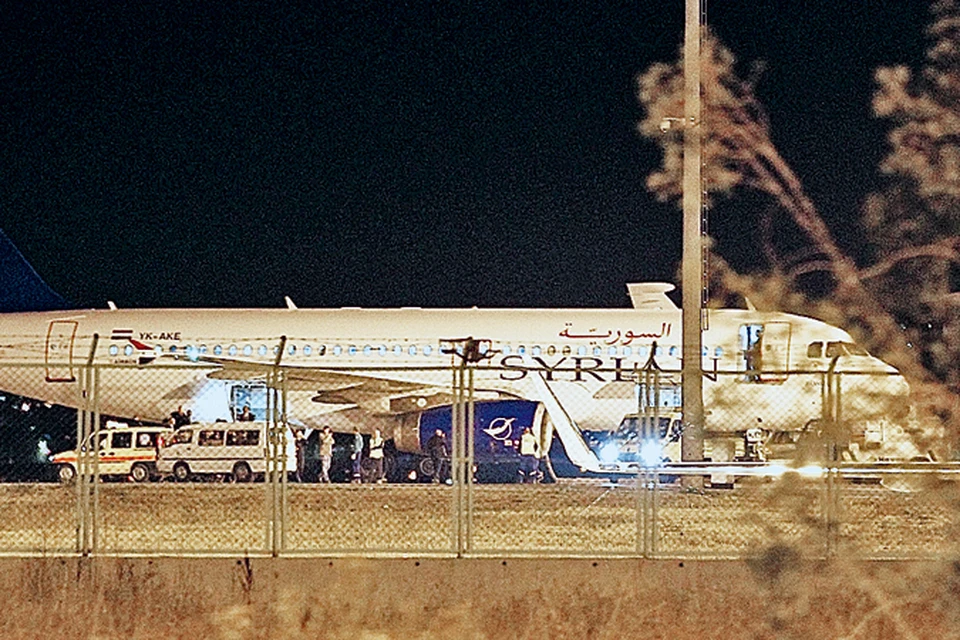 Сирийский лайнер в Анкаре сразу же взяли в оборот спецслужбы Турции. А вот российских дипломатов и врача к пассажирам даже не допустили.