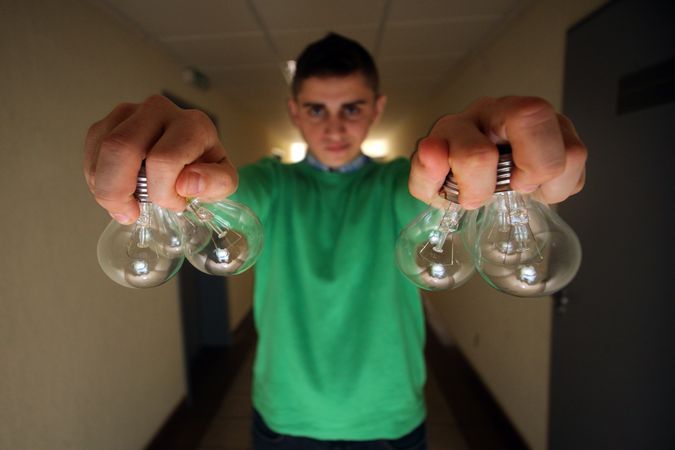 Электронные счетчики выгоднее ставить тем, кто тратит больше 400 кВт*ч в месяц?