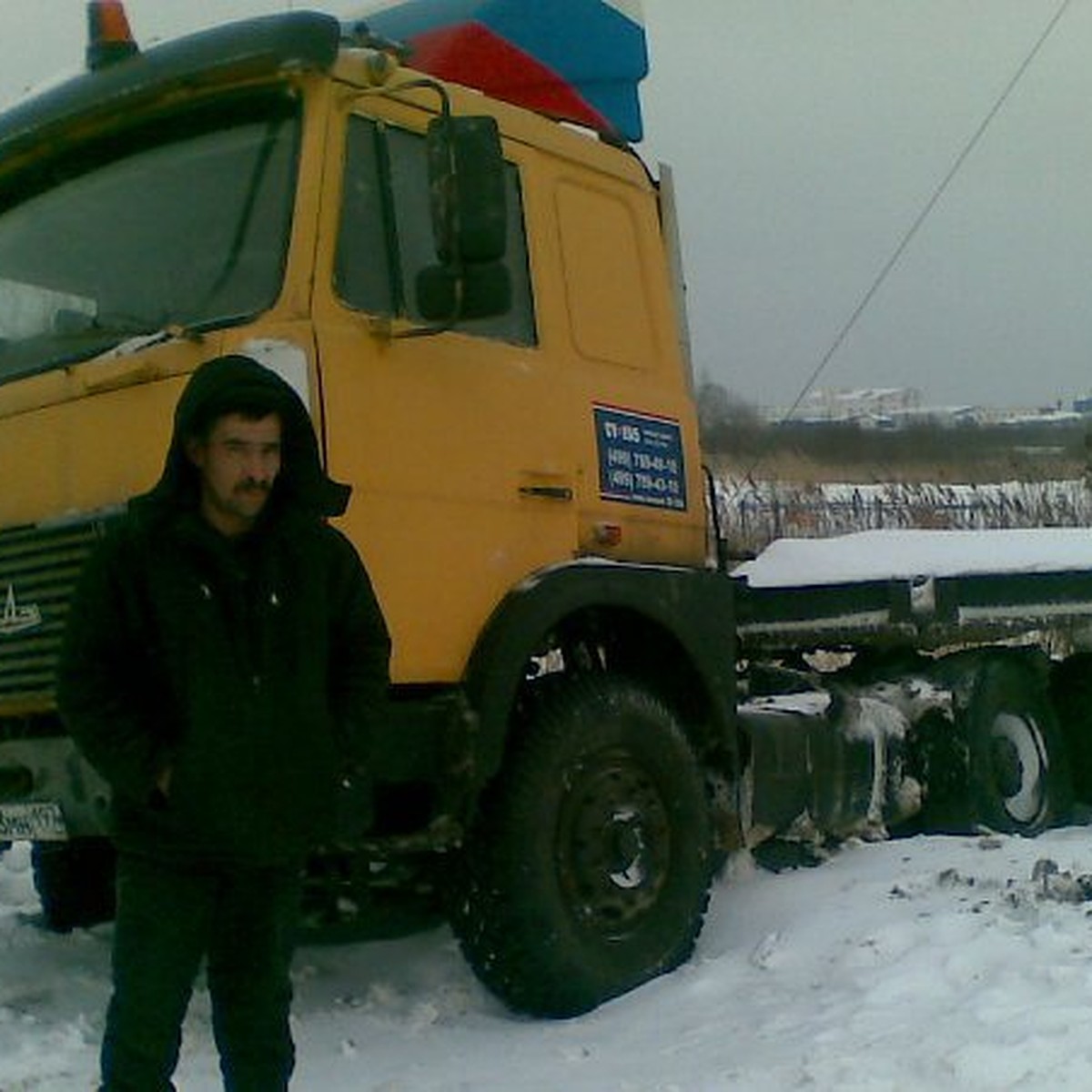 Дальнобойщик второй день замерзает в кювете на обочине Тверской дороги -  KP.RU