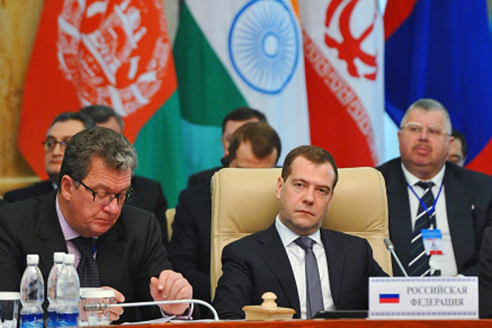 Как отметил Медведев, в целом страны ШОС успешно  противостоят международному экономическому кризису