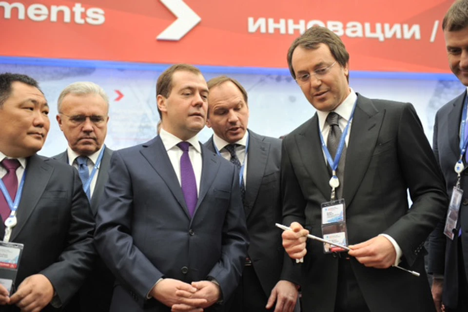 "Мы планируем построить самую протяженную железнодорожную магистраль в современной России" - заявил на встрече с премьер-министром Дмитрием Медведевым генеральный директор ТЭПК Руслан Байсаров.