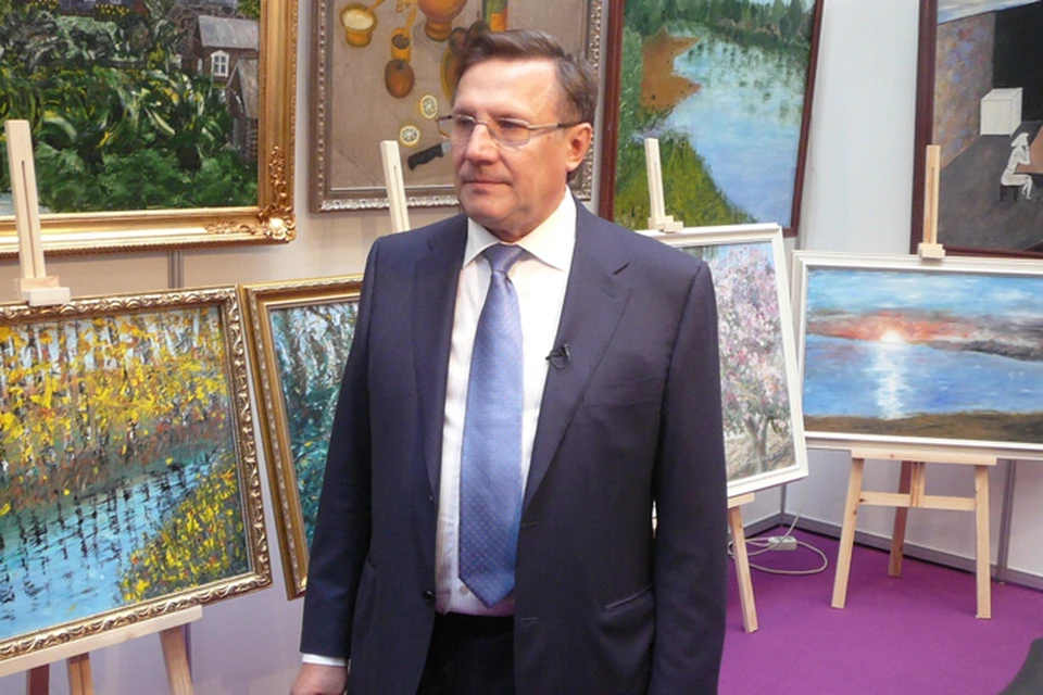 Вячеслав Заренков презентовал на выставке и свои картины