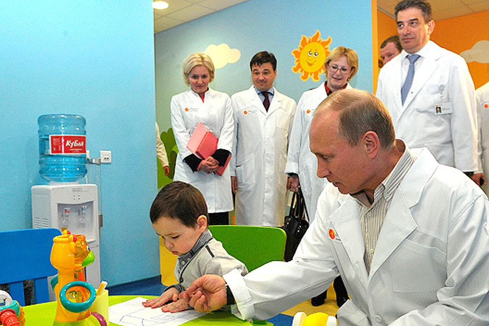 Президент посетил одну из лучших в стране клиник матери и ребенка