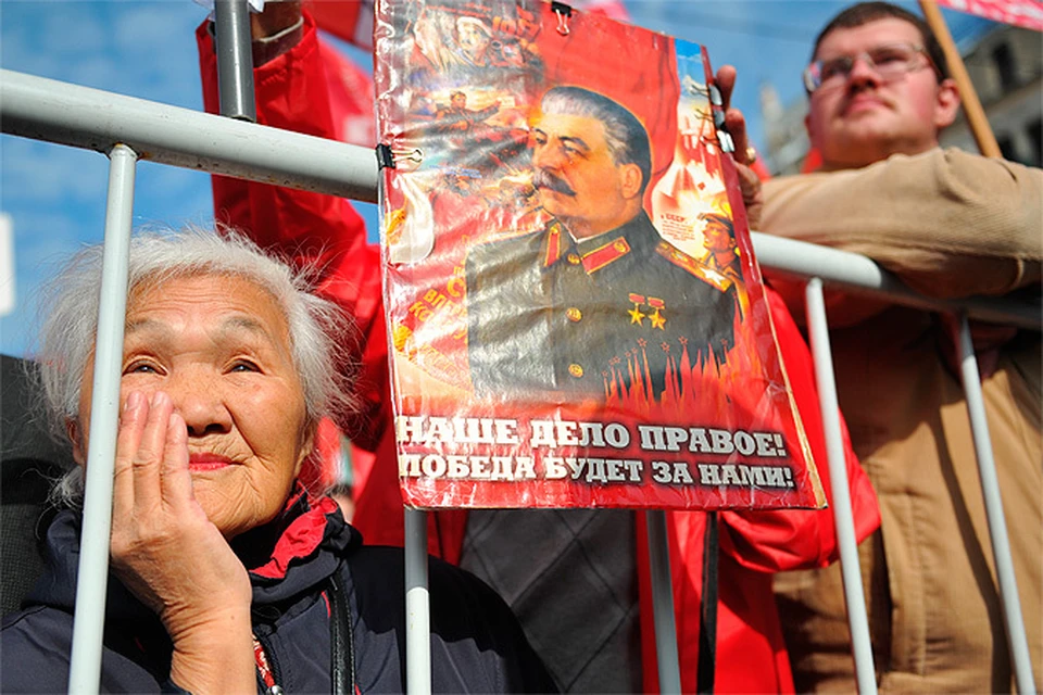 Потрет "вождя народов" пользуется популярностью на всех мероприятиях коммунистов.
