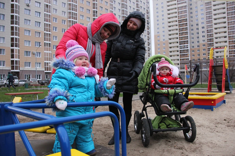 Чтобы добраться до детской площадки, даже зимой придется попотеть.