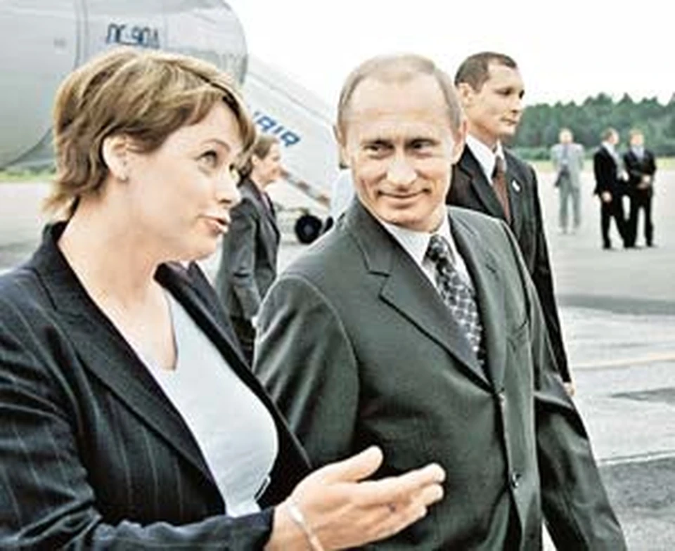 Министр Паула Лехтомяки - на 6-м месяце беременности. Но это не помешало ей приехать в аэропорт, чтобы встретить Владимира Путина.