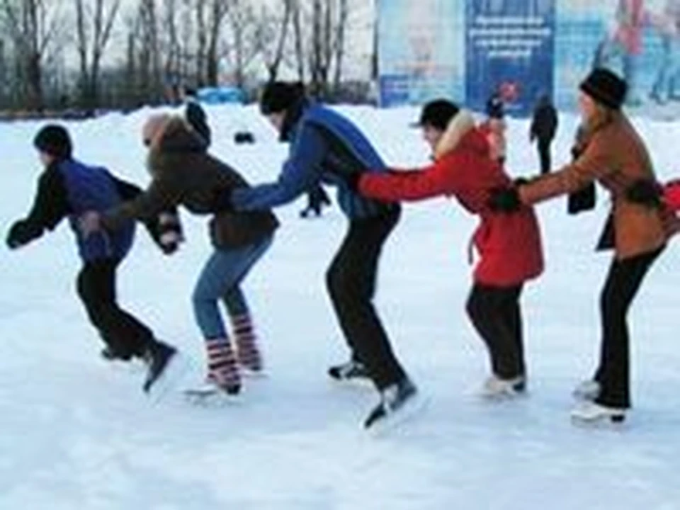 Каток закамск. Флэшмоб на коньках. Каток ледовая дискотека. Каток молния Пермь.