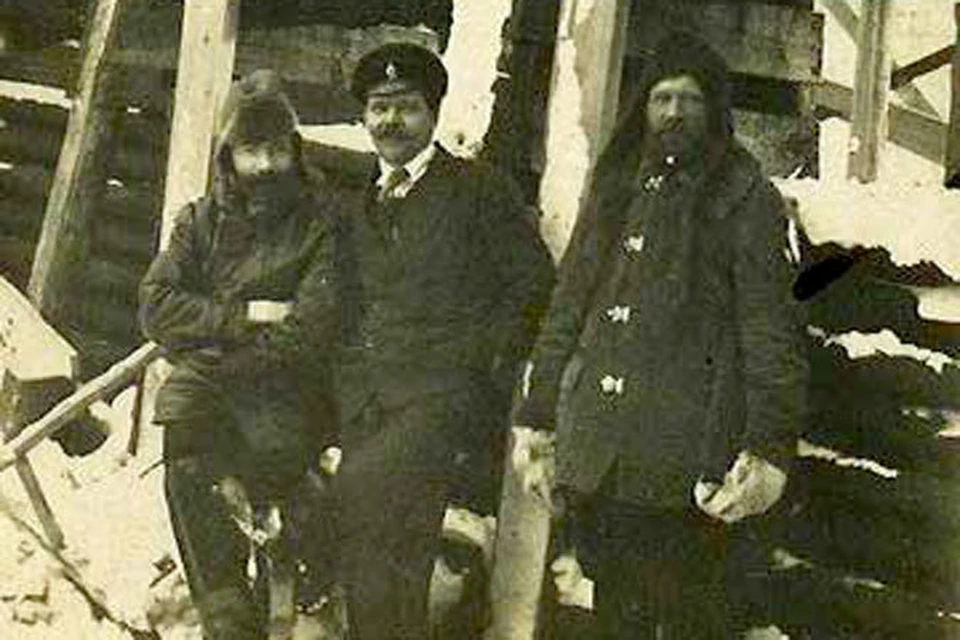 На снимке: Строительство в Мурманске. 1916 год. Николай Константинович Случевский крайний слева.
