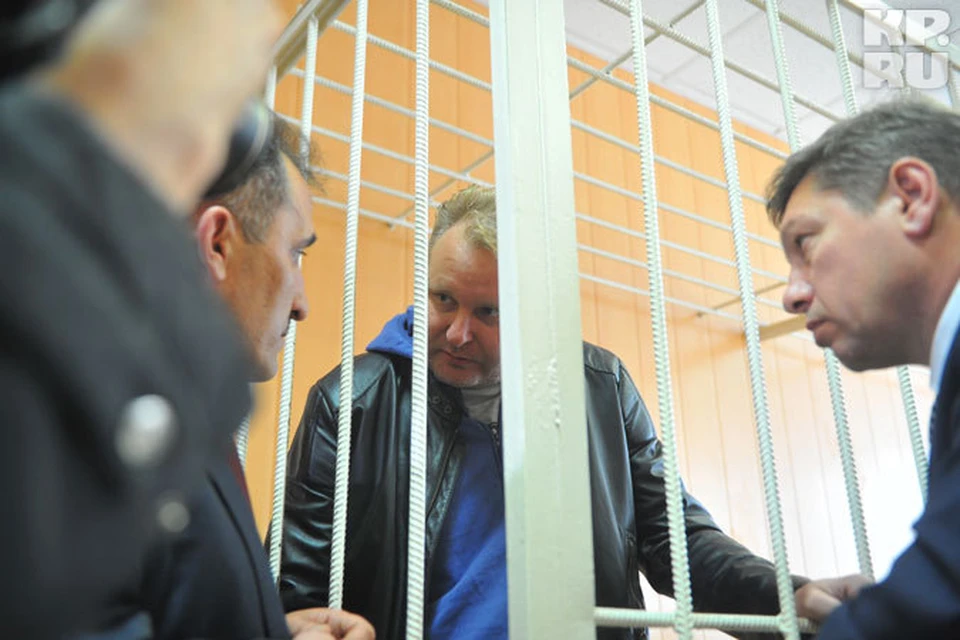 Вместо кабинета замминистра Алексей Бажанов оказался за решеткой.