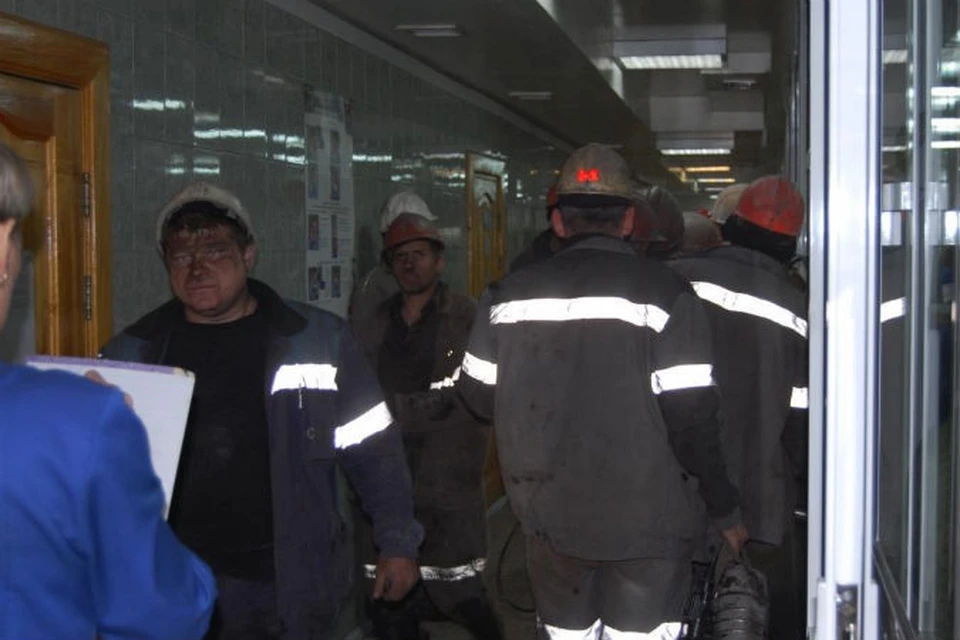 В момент аварии на шахте находились 127 человек, но когда пересчитали  тех, кто поднялся на поверхность, выяснилось, что вышли не все