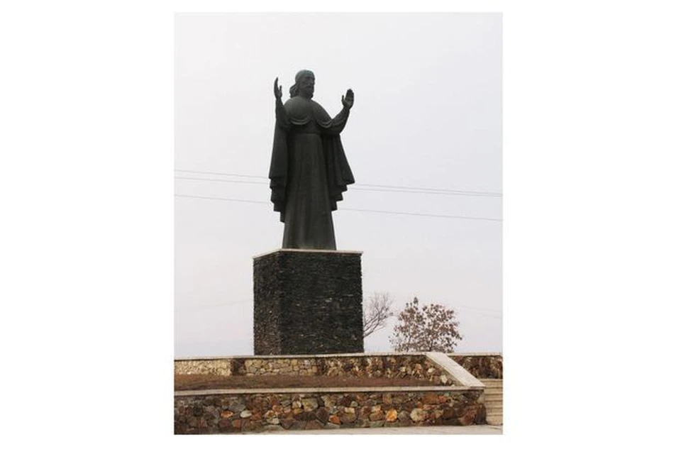 Дигора киристонгъæу. Статуя Иисуса Христа в Дигоре. Памятник Христу в Дигоре. Дигора Северная Осетия статуя Иисуса Христа. Памятник Иисусу Христу в Дигоре.