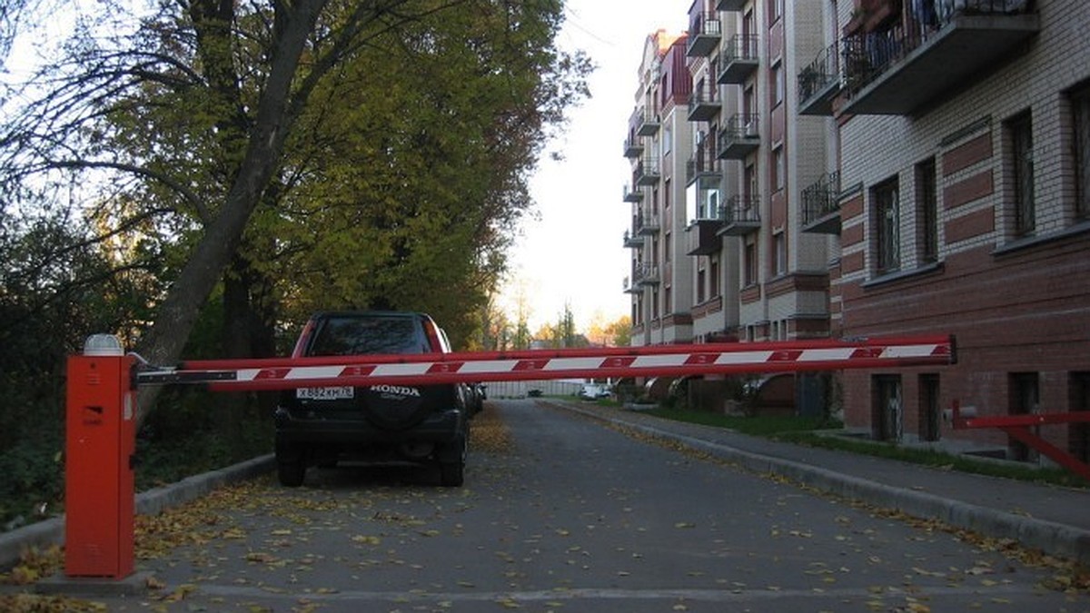 Бетонные блоки и шлагбаумы в ижевских дворах: «за» и «против» - KP.RU