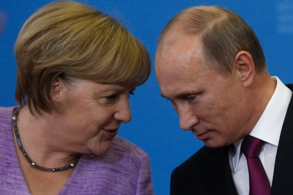 Вместе с Владимиром Путиным в пленарной сессии форума участвовала и канцлер Германии Ангела Меркель