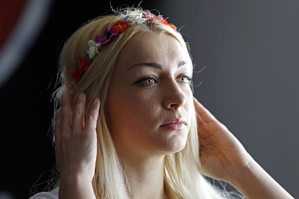 23-летняя Инна Шевченко особо прогремела в прошлом году, когда в знак солидарности с Pussy Riot спилила в Киеве Поклонный крест