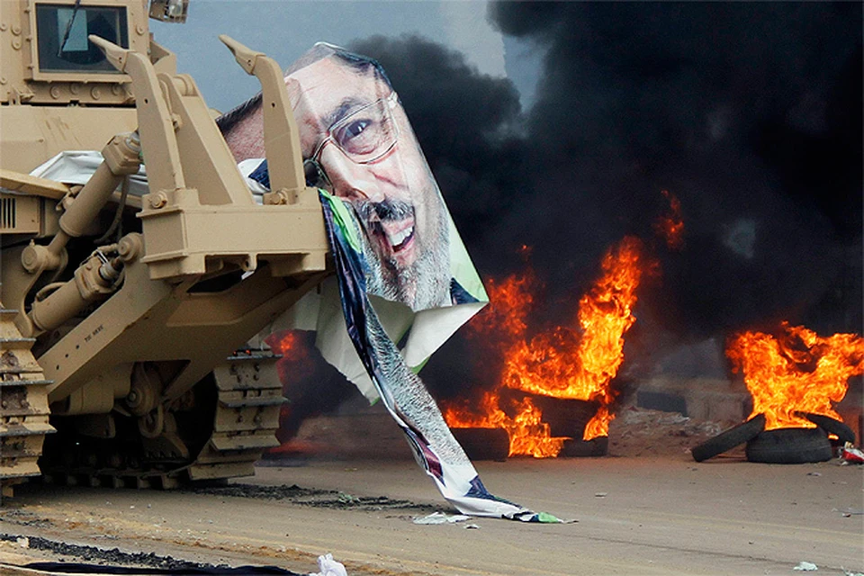 Военные власти Египта как могут защищают туристов от бурлящих страстей революции