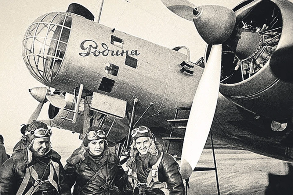 Экипаж «Родины» (слева направо): пилот Полина Осипенко (31 год), командир Валентина Гризодубова (28 лет), штурман Марина Раскова (26 лет).