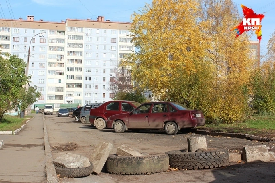 6 октября ижевск. Парковка на газоне Ижевск.