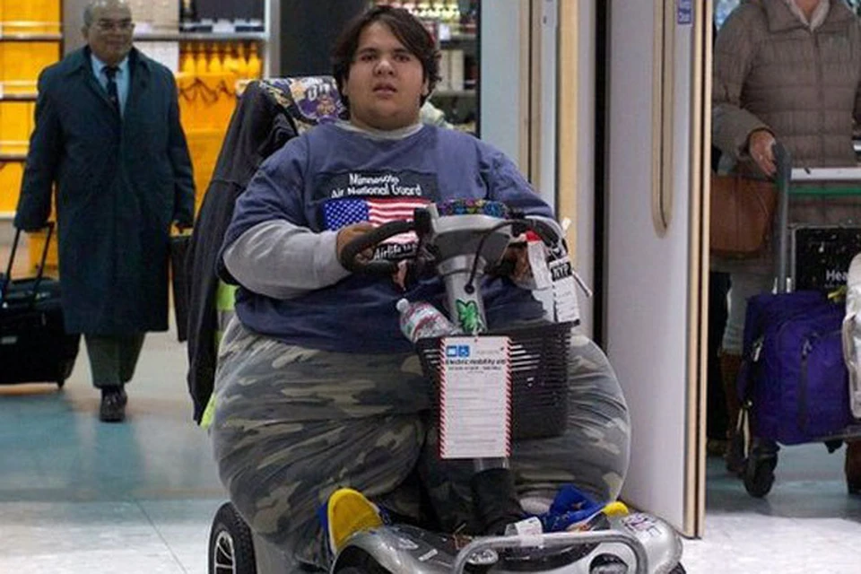 Кевин весит 230 килограммов и передвигается на специальном скутере