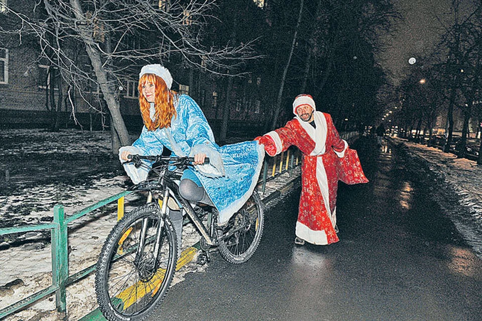 В этом году на велосипеды пересели даже новогодние волшебники!