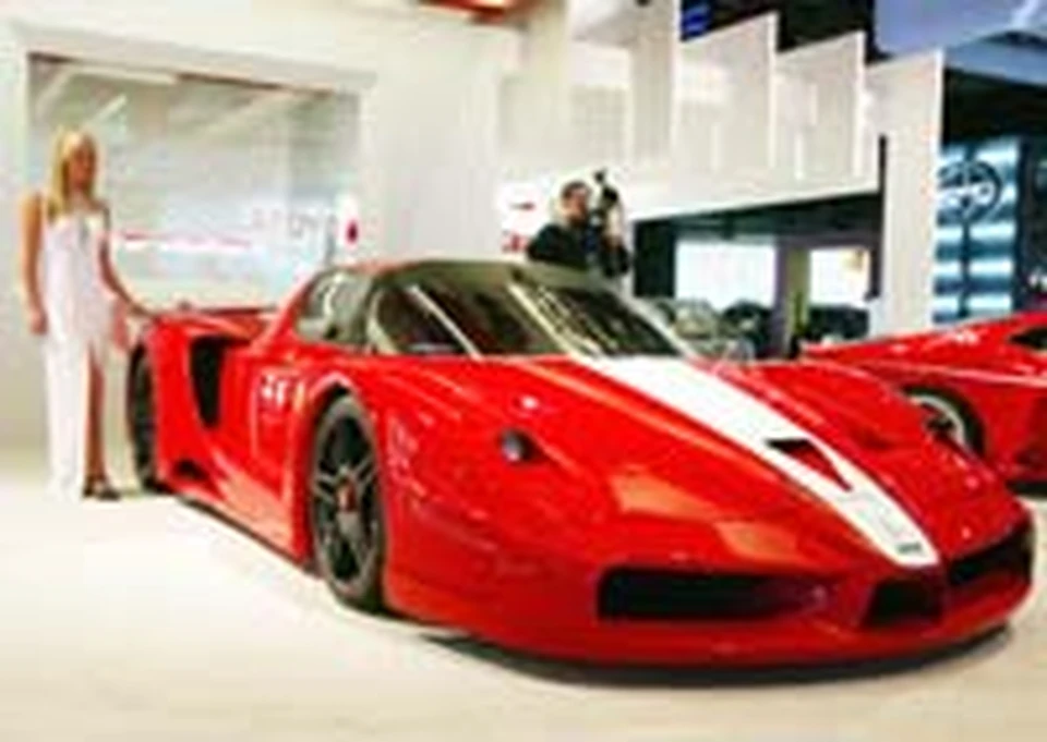 Цена Ferrari Super Enzo FXX - 2,5 миллиона долларов.