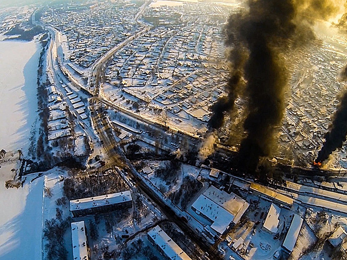 В Нововятском районе сошли с рельсов 32 цистерны со сжиженным газом, сгорел  жилой дом и 58 гаражей - KP.RU