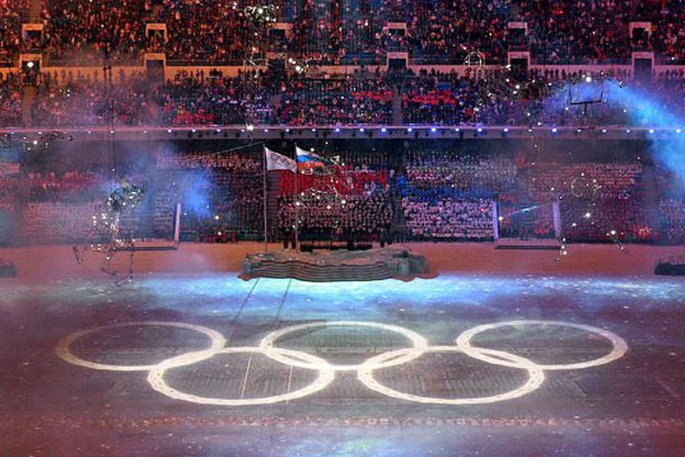 А после того, как президент России Владимир Путин объявил Игры открытыми, свершилось главное таинство: над праздничным Сочи вспыхнул олимпийский огонь!