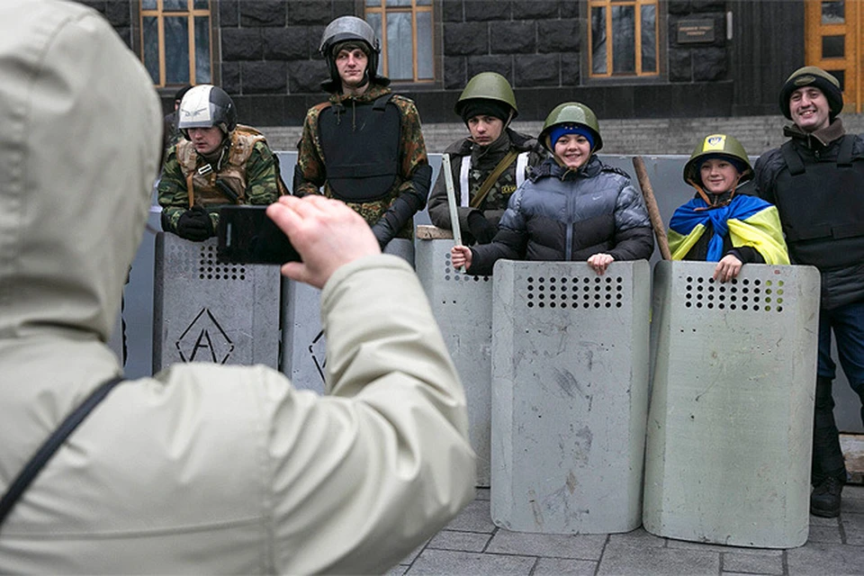 Одна из актуальнейших тем для фотографий на память в Киеве сегодня - бойцы самообороны Майдана