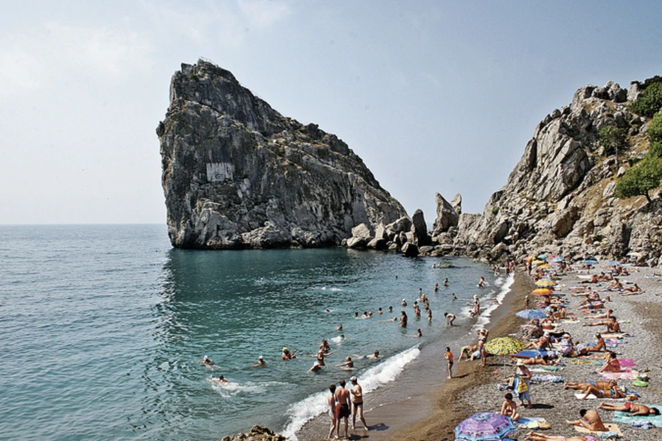 В Крыму каждый год проводят отпуск около 3 миллионов россиян.