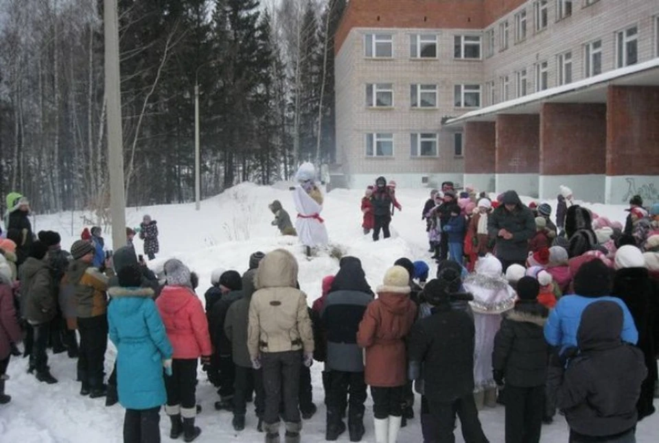 Фото школы с проводов зимы.