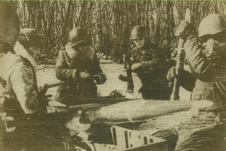 Пограничники маневренной группы 57-ого погранотряда готовятся к бою. 15 марта 1969 год