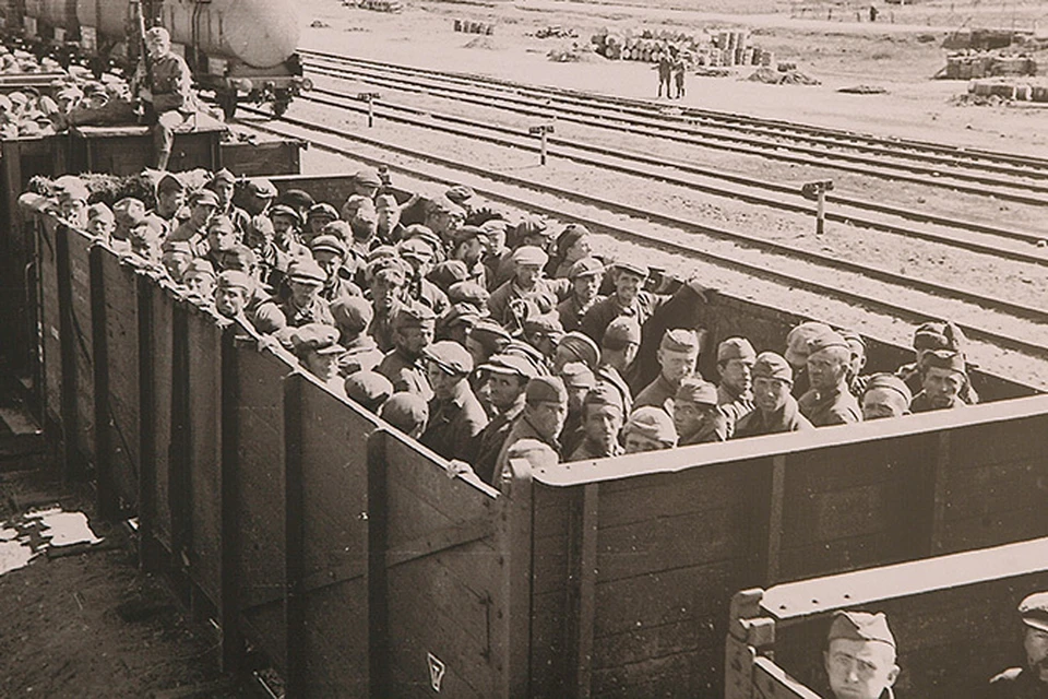 Советских военнопленных перевозили в грузовых вагонах как скот
