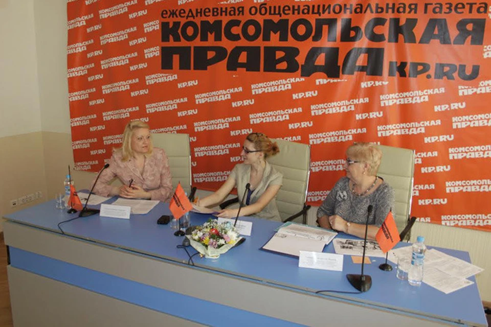 Ольга Сидорина (слева) и Любовь Лещева (справа) полтора часа общались с читателями «Комсомолки» в «прямом эфире»