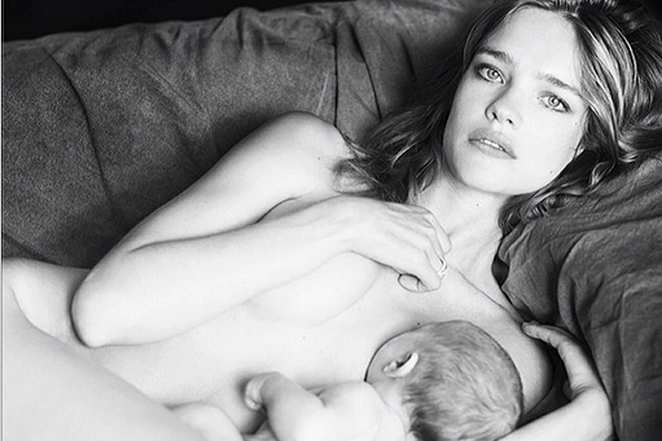 Наталья Водянова выложила фото, как кормит грудью сына